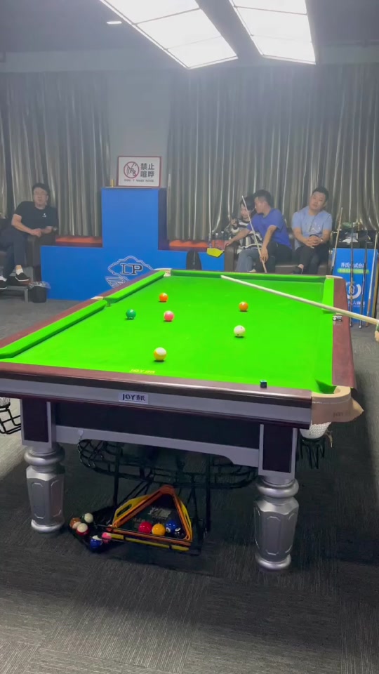 他在对阵洛 他在对阵洛