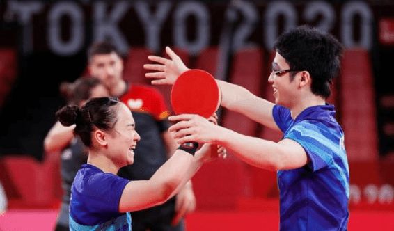 在她的指导 在她的指导